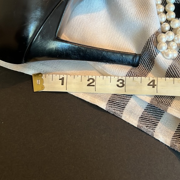 3” Pointed Toe Black Pumps Size 8M - Picture 7 of 7